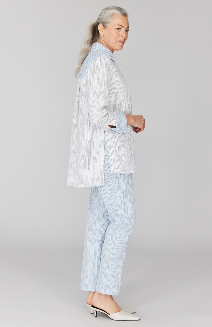 Fabienne is 5' 9" and wearing White in size XS.