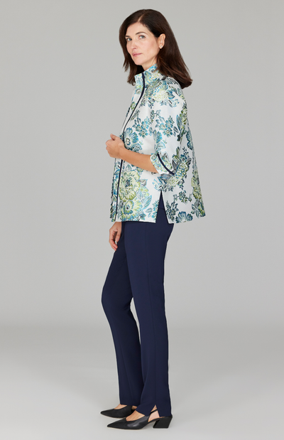 Ekaterina is 5'10" and wearing a size XS.
