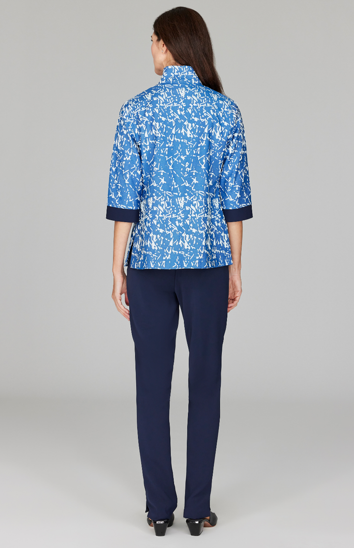 Ekaterina is 5'10" and wearing a size XS in Blue.