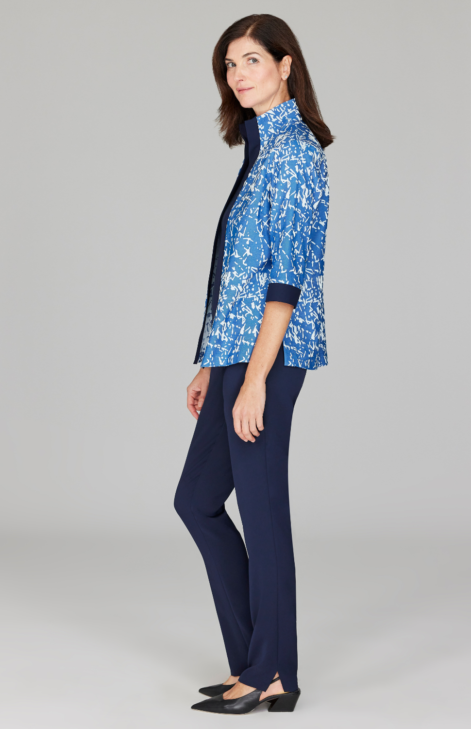 Ekaterina is 5'10" and wearing a size XS in Blue.