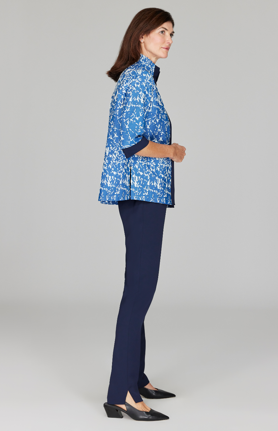 Ekaterina is 5'10" and wearing a size XS in Blue.