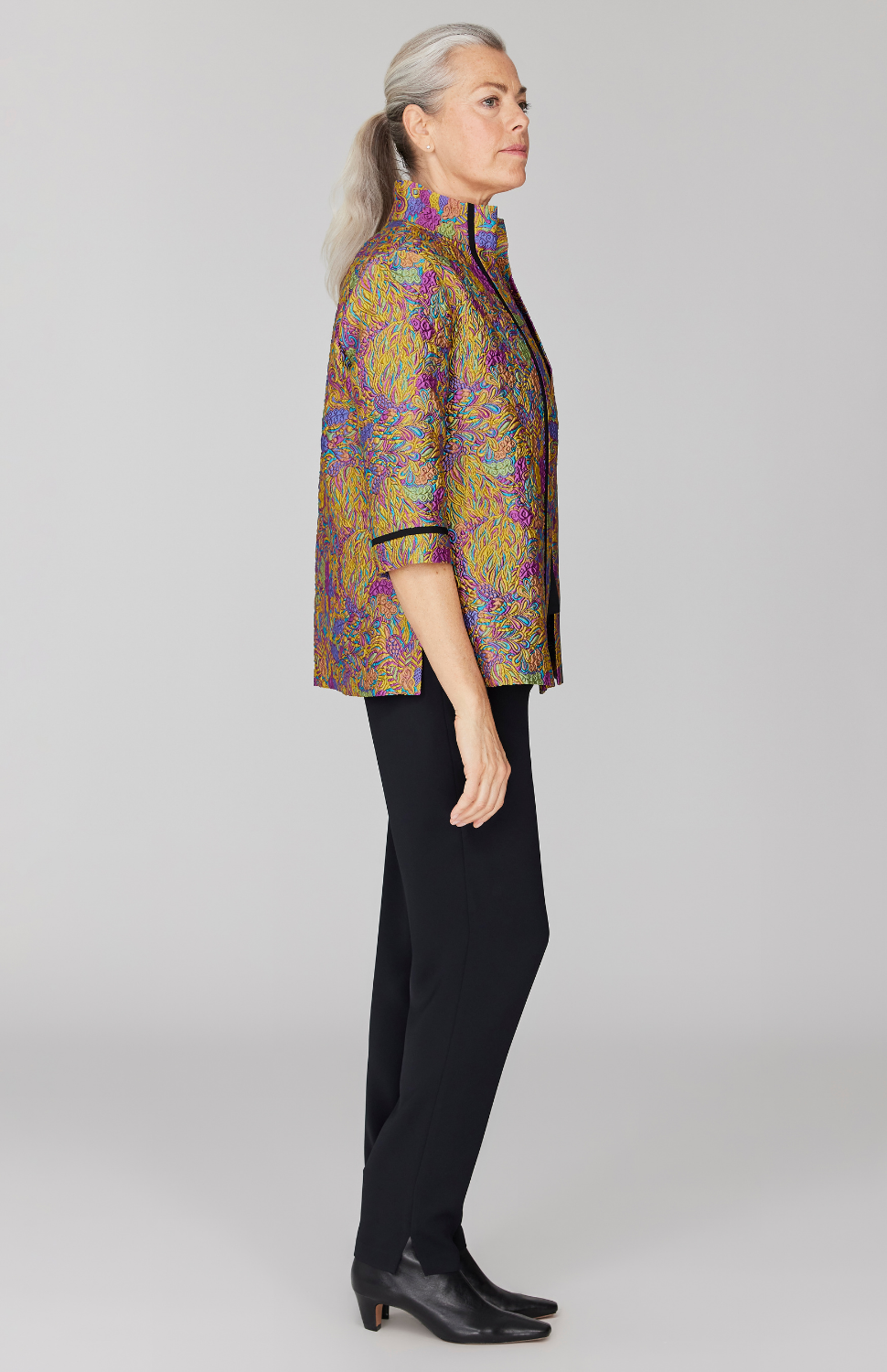 Fabienne is 5' 9" and wearing Multi in size XS.