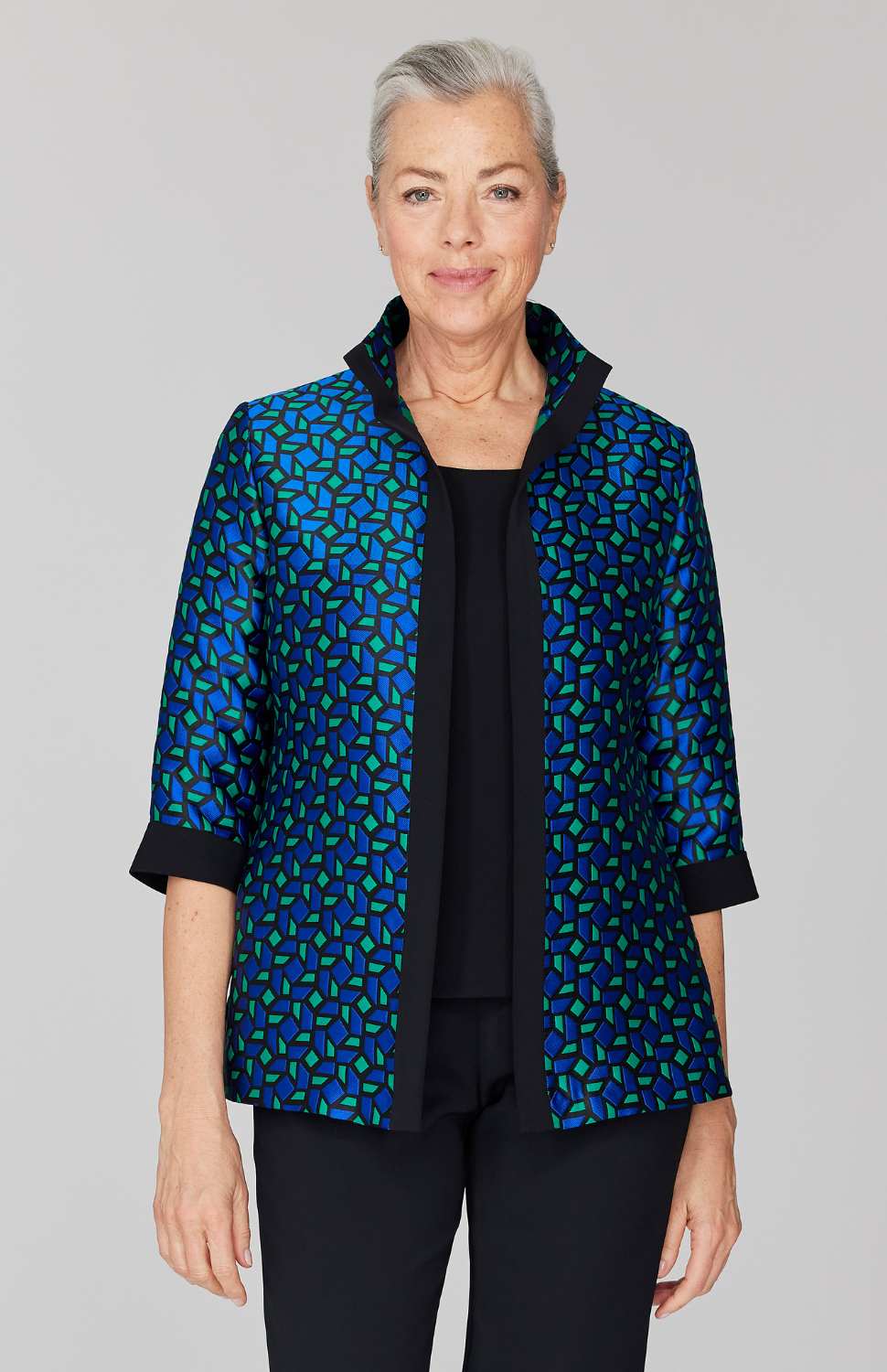 Fabienne is 5' 9" and wearing Multi in size XS.