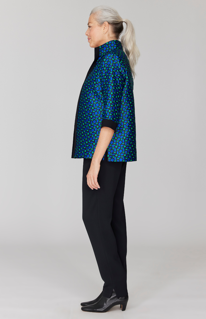 Fabienne is 5' 9" and wearing Multi in size XS.