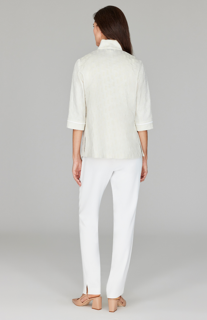 Ekaterina is 5'10" and wearing a size XS.