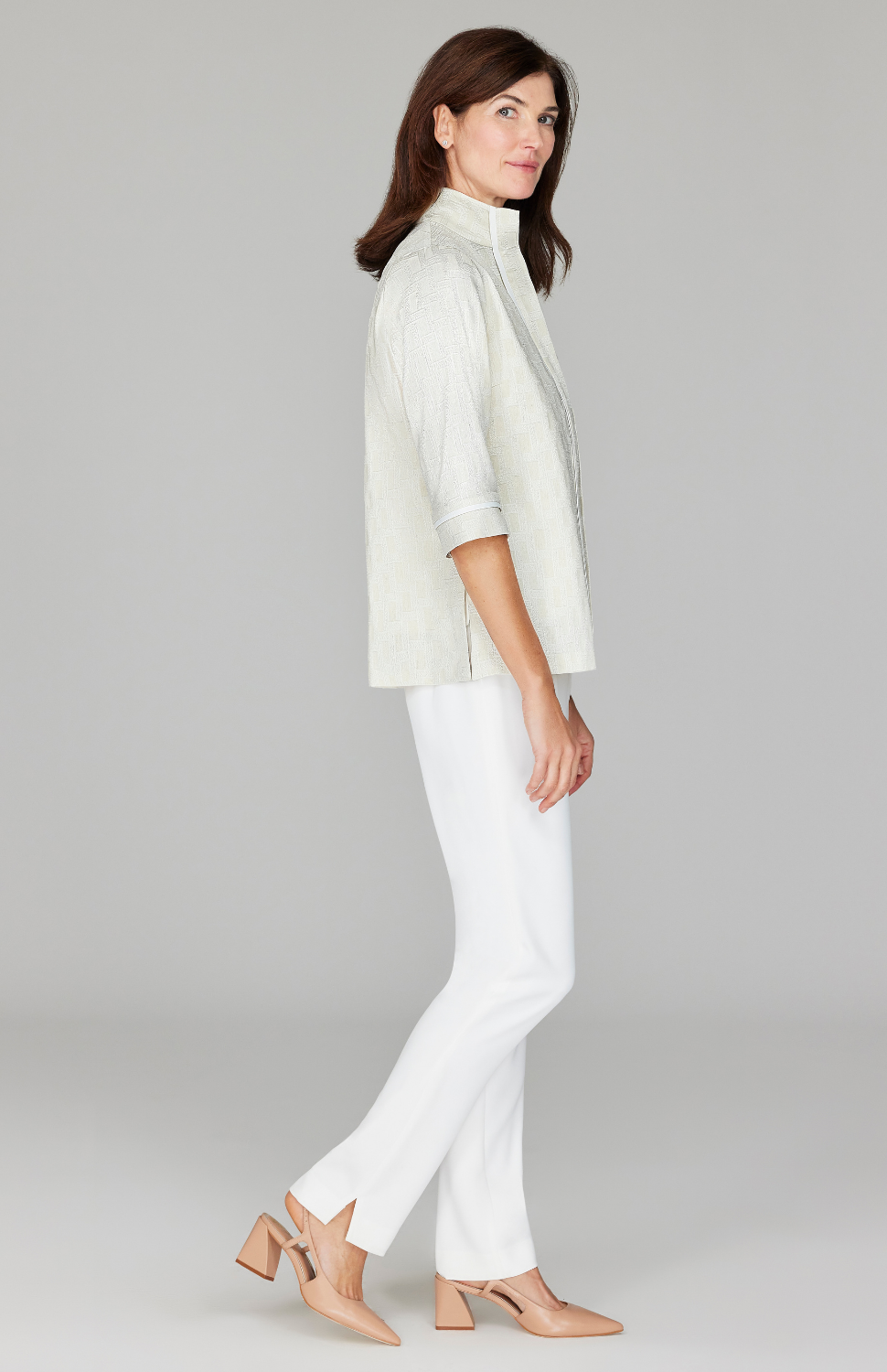 Ekaterina is 5'10" and wearing a size XS.