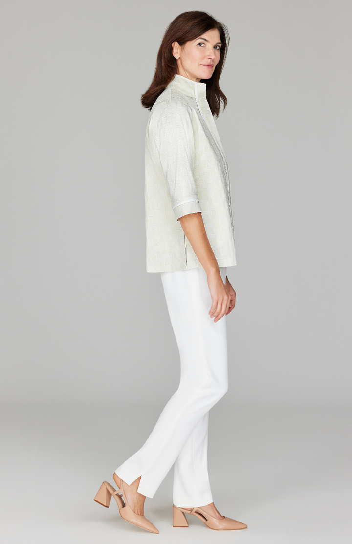 Ekaterina is 5'10" and wearing a size XS.