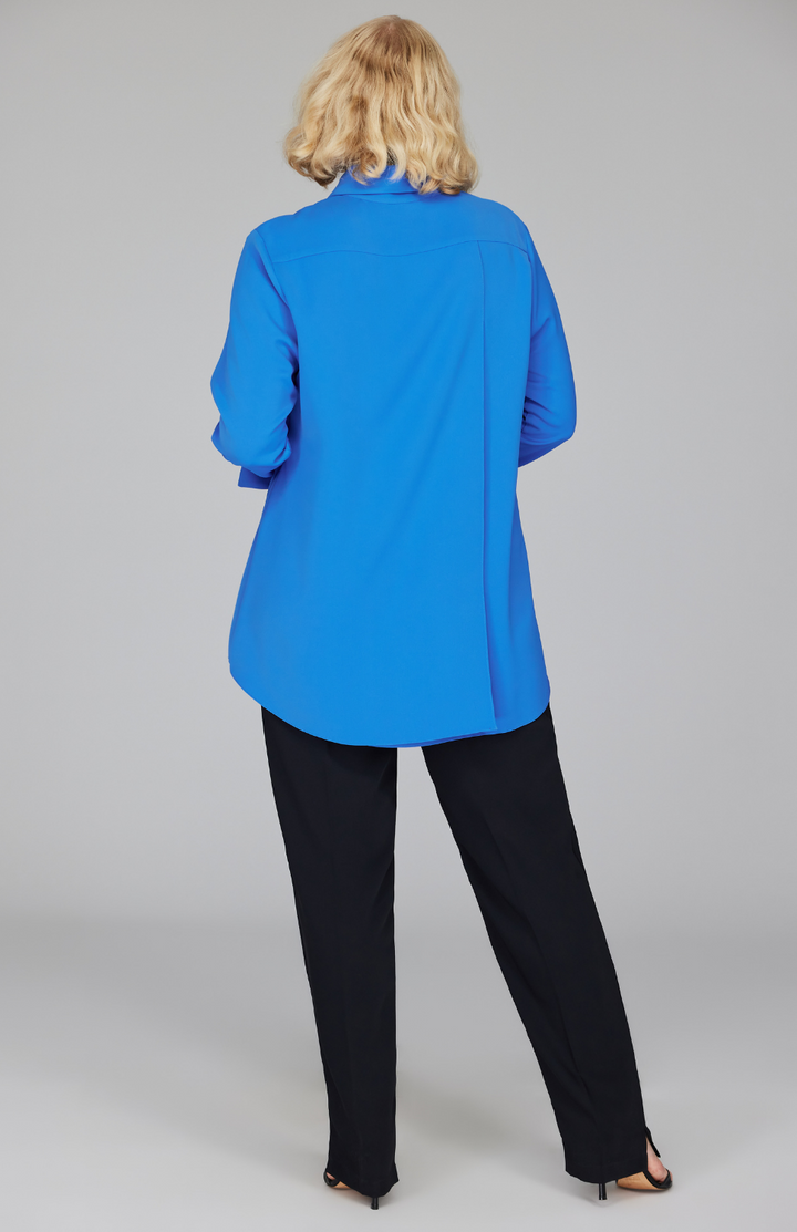 Molly is 5'9" and is wearing a size L in Cerulean.