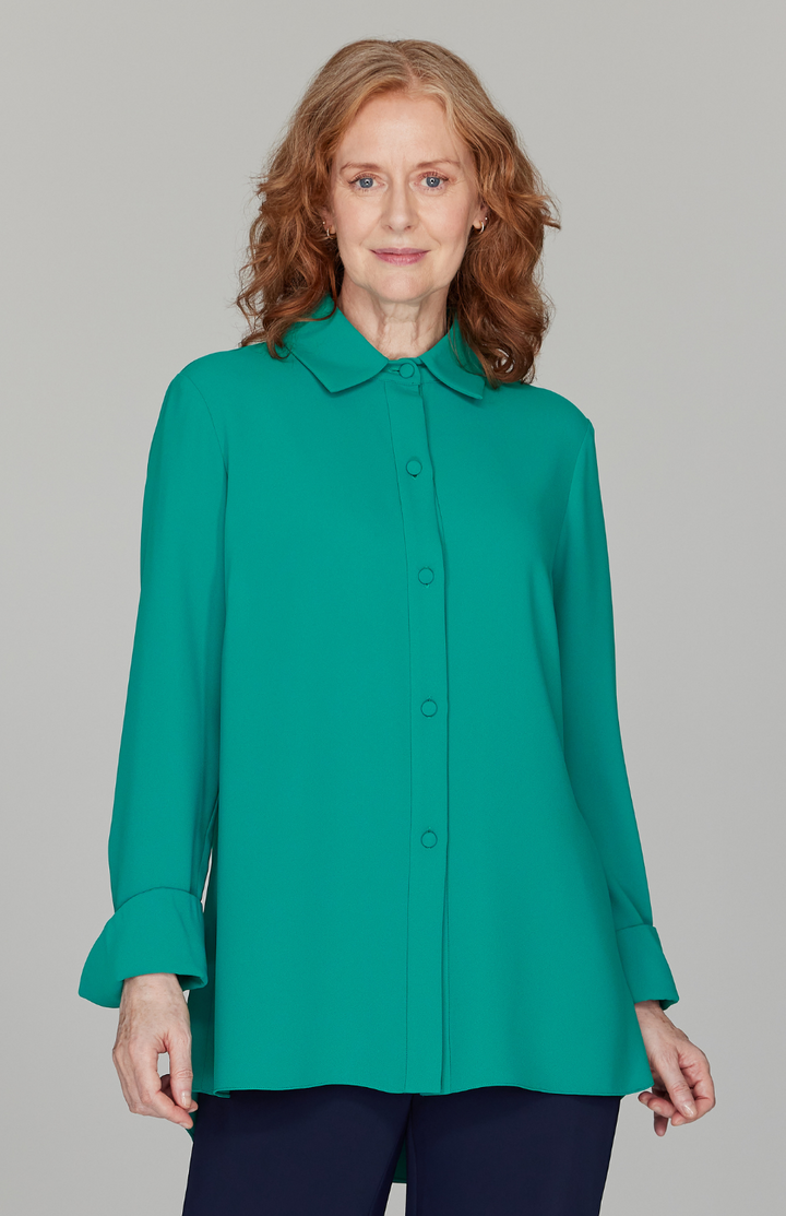 Amanda is 5'10" and is wearing a size XS in Green Teal.