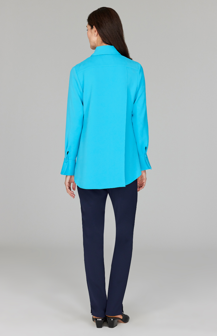 Ekaterina is 5'10" and is wearing a size XS in Turquoise.