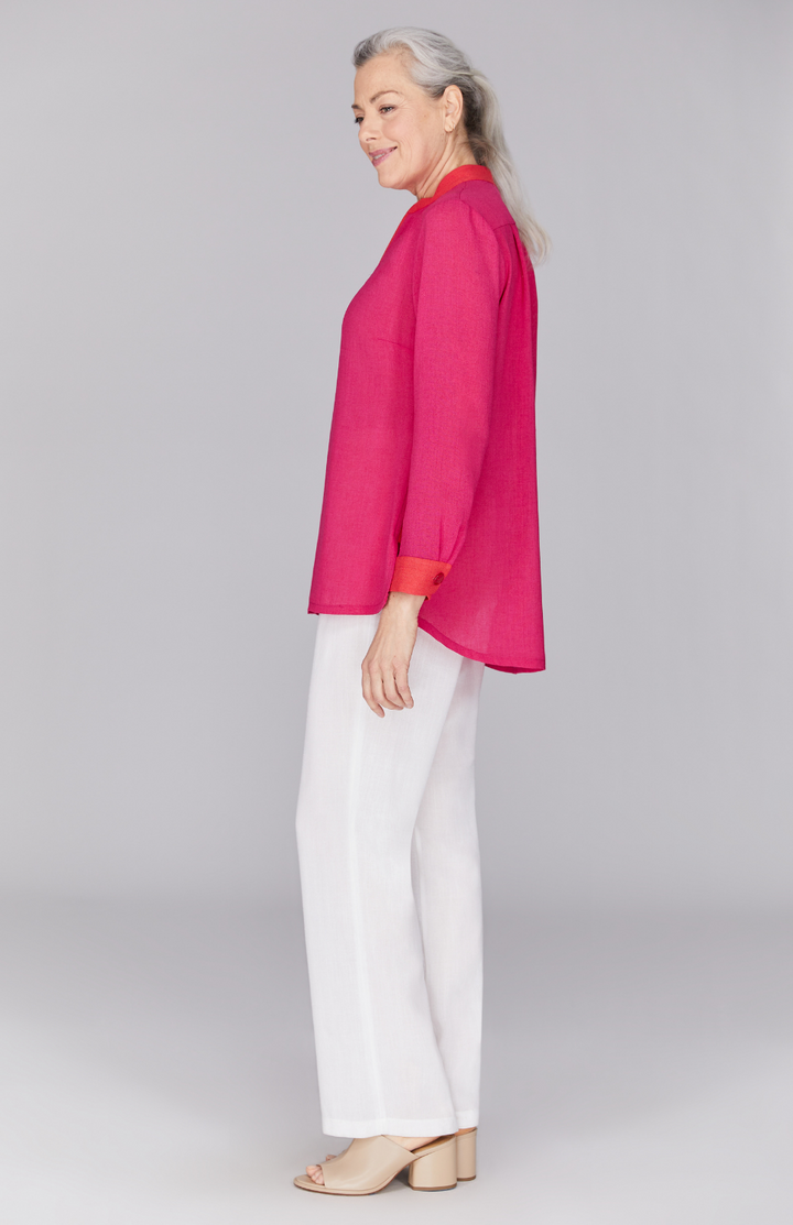 Fabienne is wearing Fuchsia Hibiscus in XS.