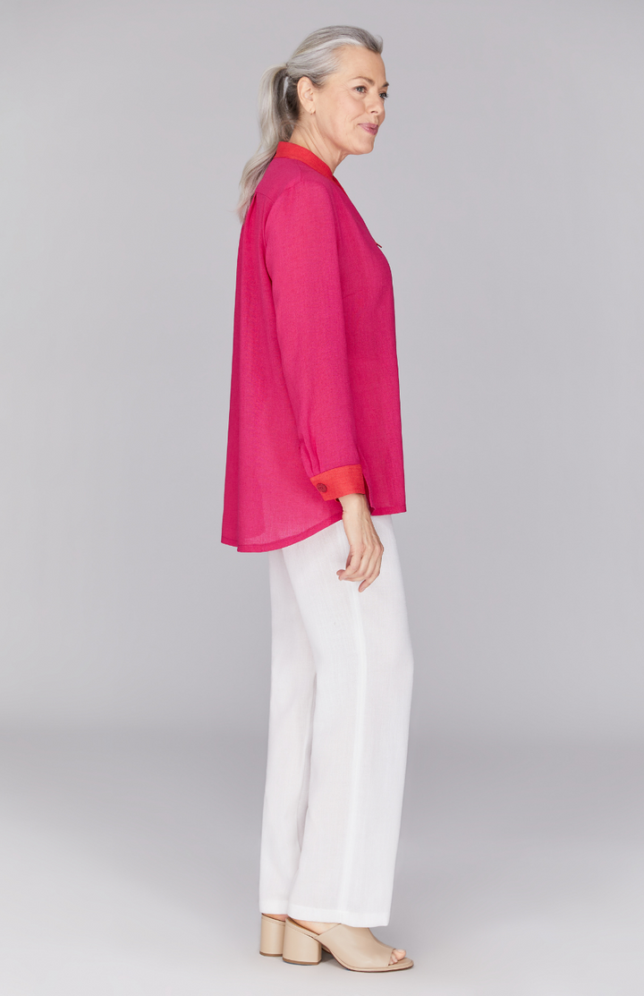 Fabienne is wearing Fuchsia Hibiscus in XS.