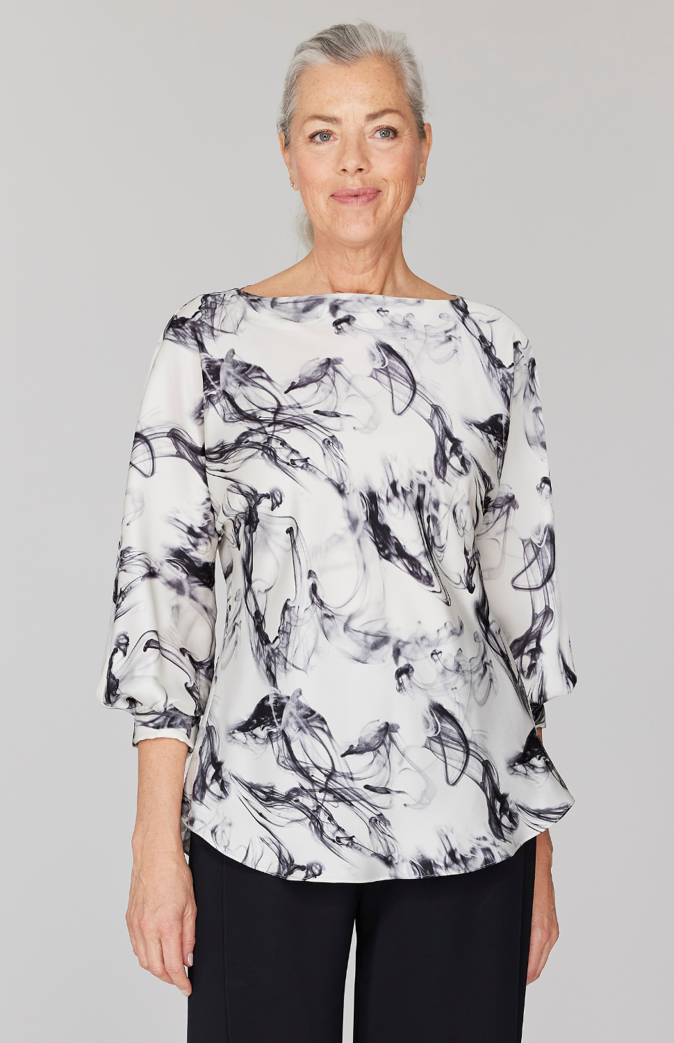 Fabienne is 5' 9" and wearing Black and White in size XS.