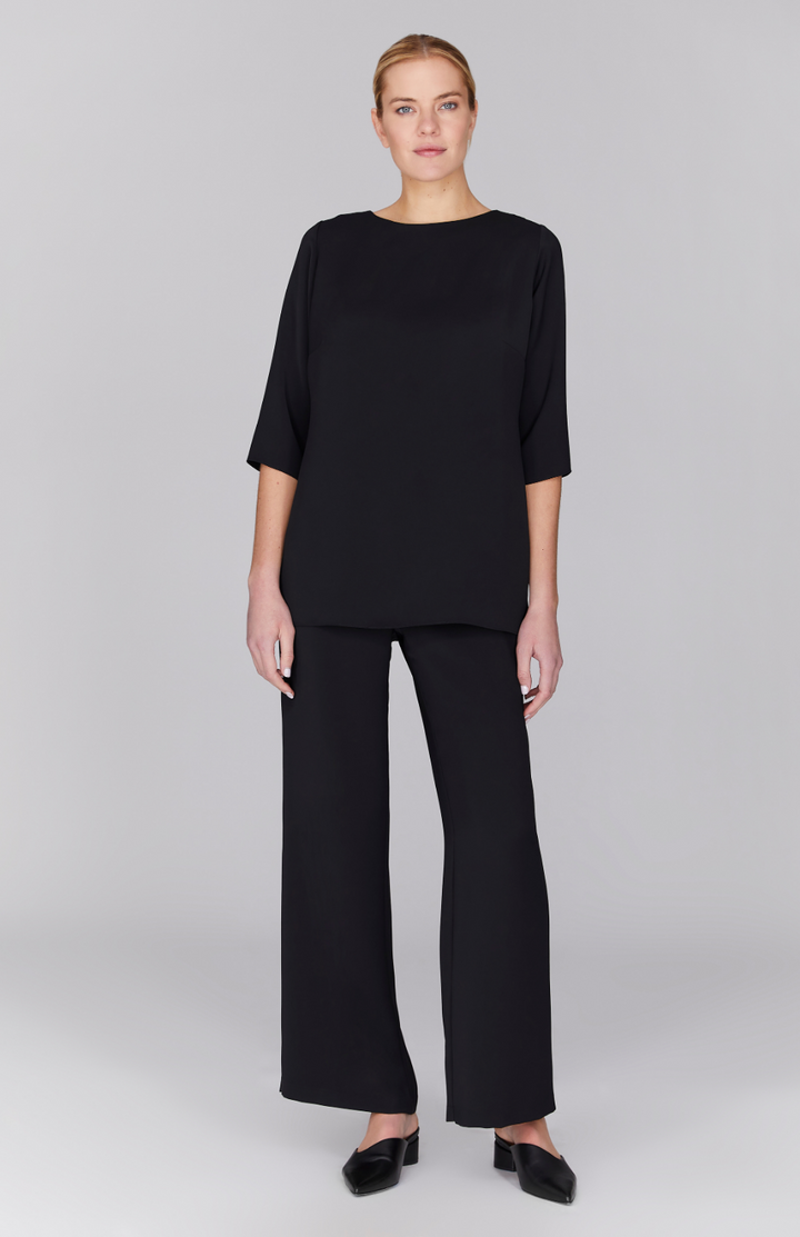 Gabby is wearing Black in size XS.