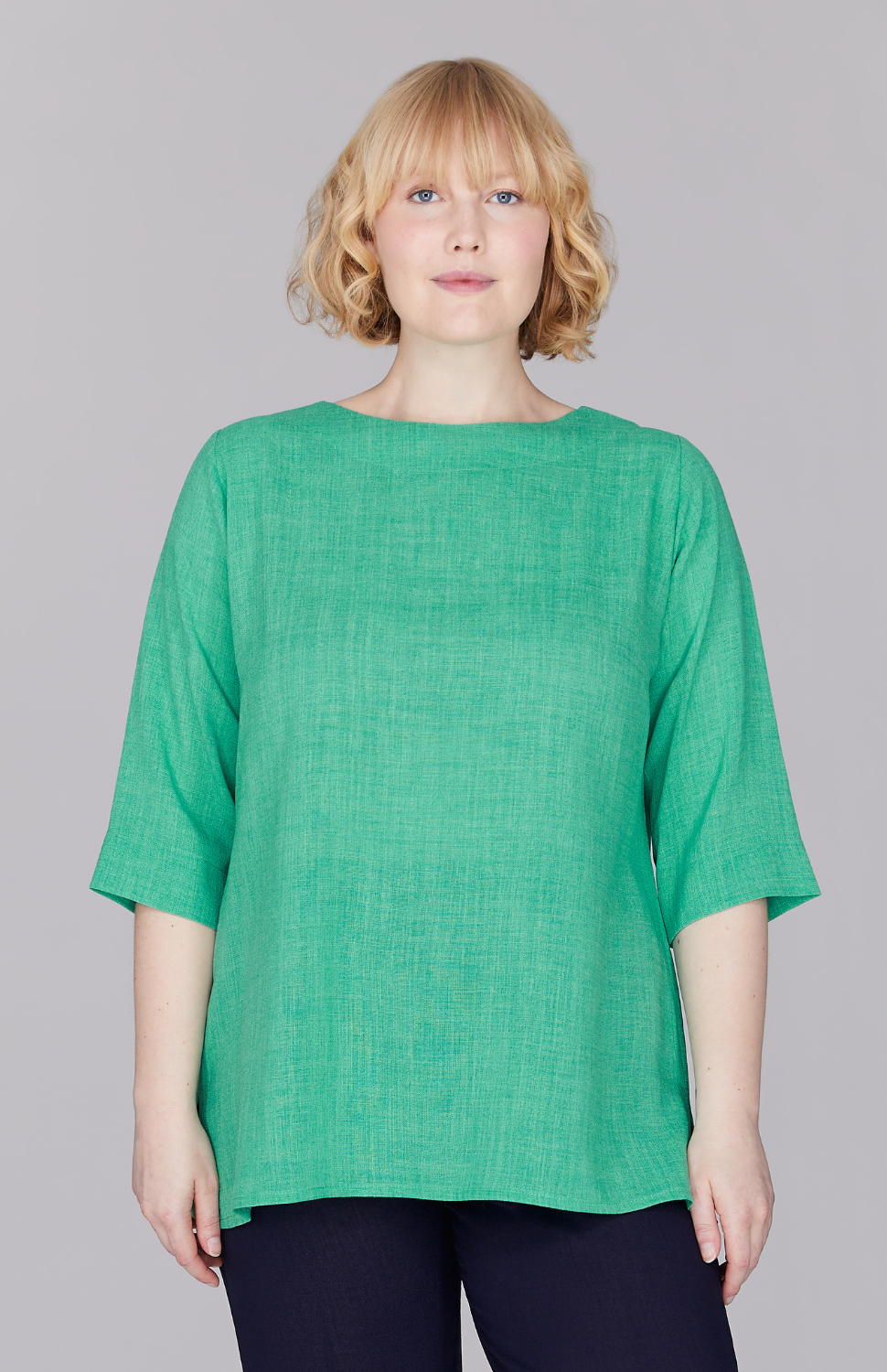 Molly is wearing Sea in L.