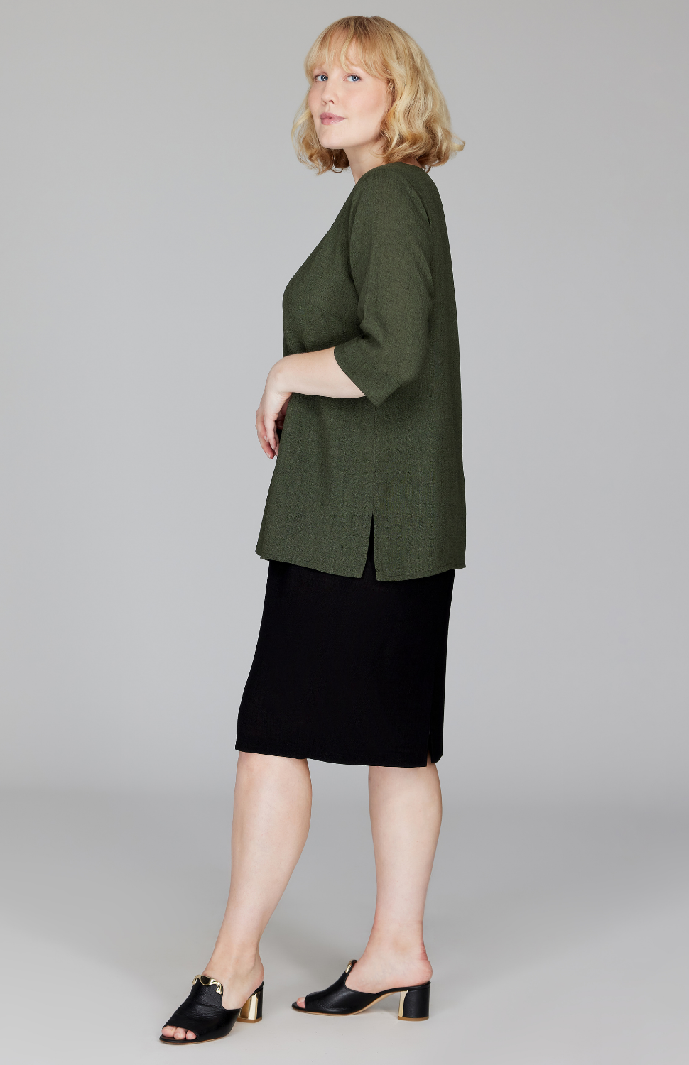 Molly is 5'9" and wearing a size L in Fern.