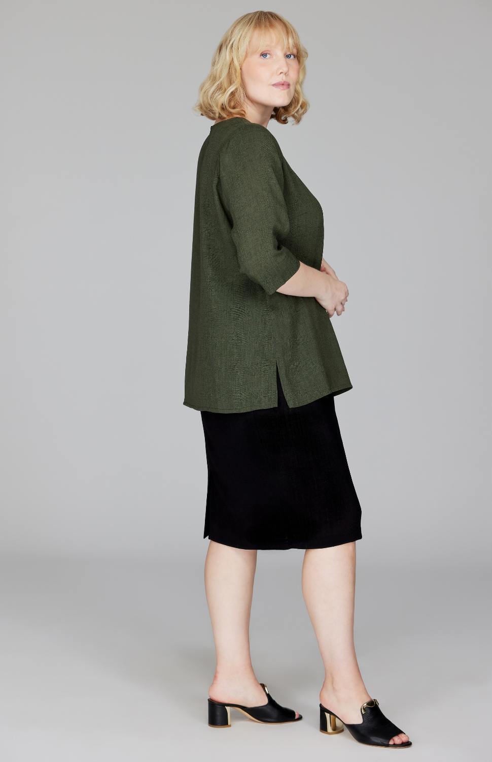 Molly is 5'9" and wearing a size L in Fern.