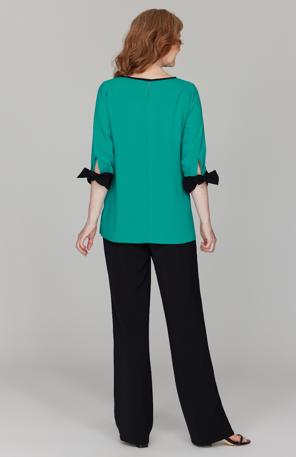 Amanda is 5'10" and is wearing a size XS in Green Teal.
