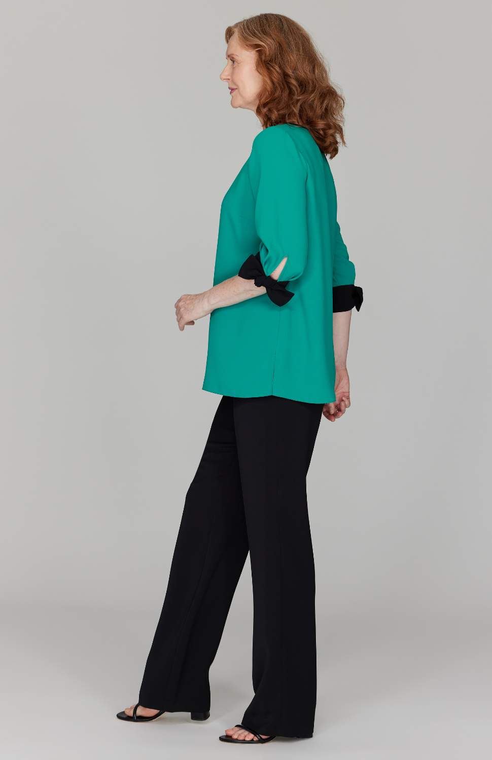 Amanda is 5'10" and is wearing a size XS in Green Teal.