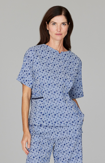 Ekaterina is 5'10" and wearing a size XS.