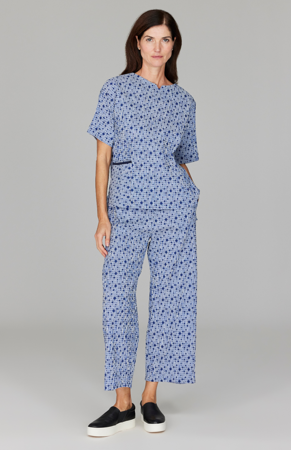 Ekaterina is 5'10" and wearing a size XS.