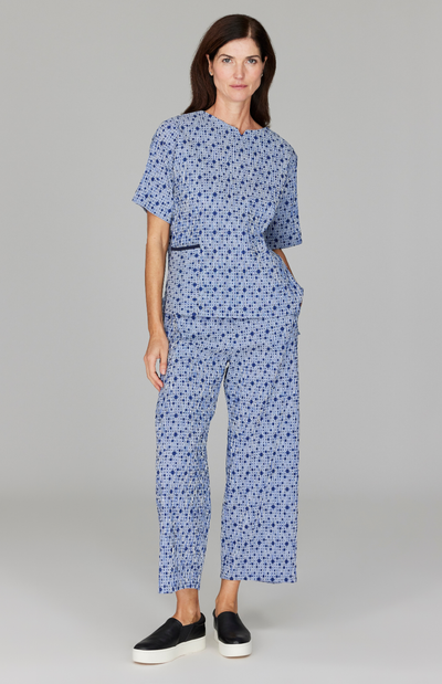 Ekaterina is 5'10" and wearing a size XS.