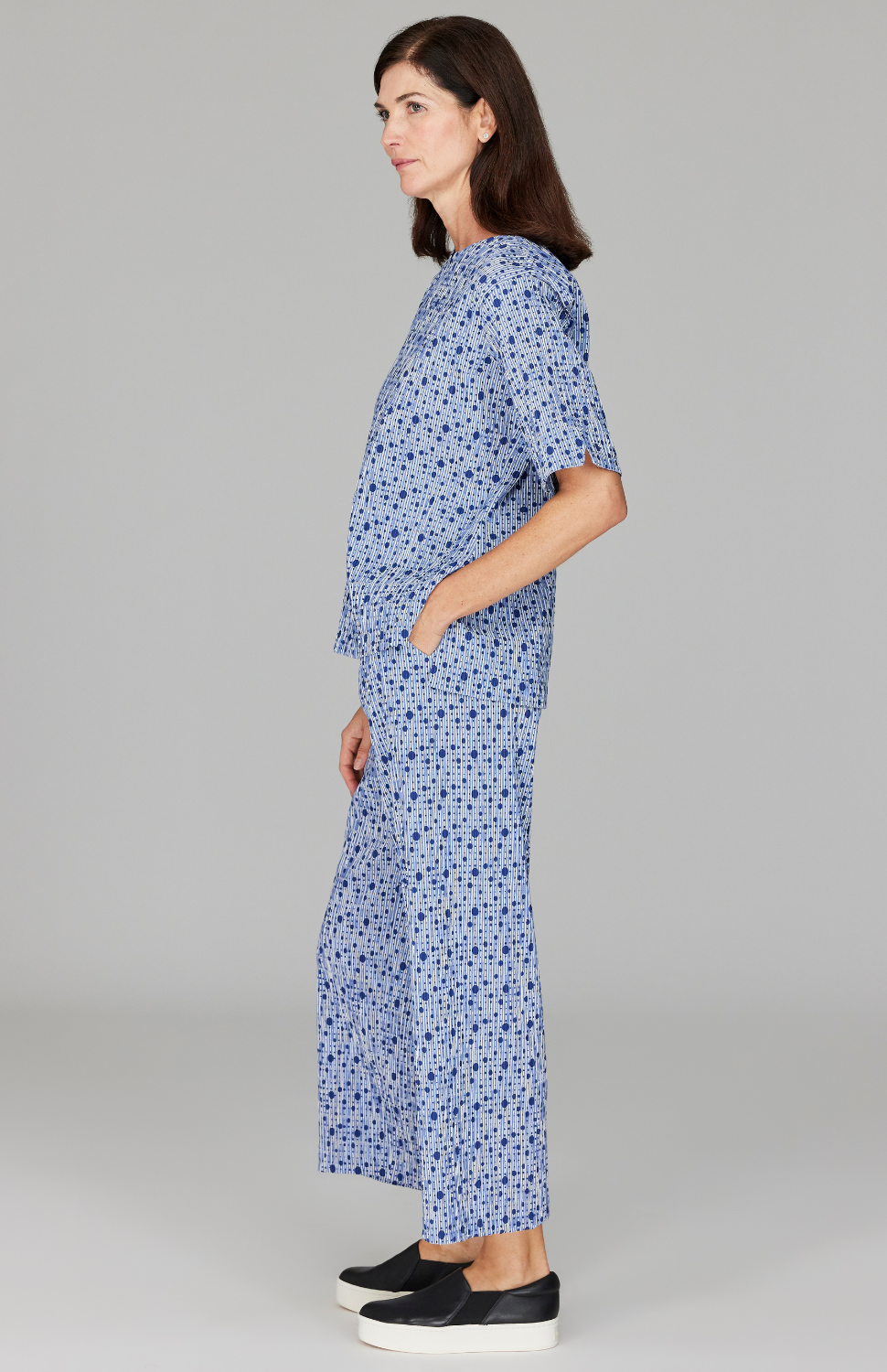 Ekaterina is 5'10" and wearing a size XS.