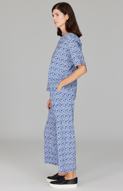 Ekaterina is 5'10" and wearing a size XS.