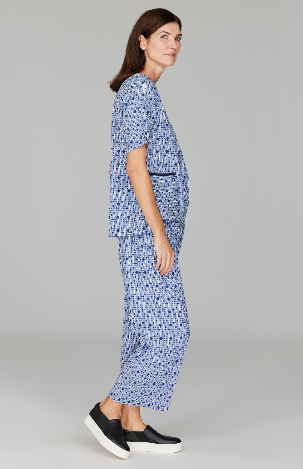 Ekaterina is 5'10" and wearing a size XS.