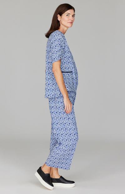 Ekaterina is 5'10" and wearing a size XS.