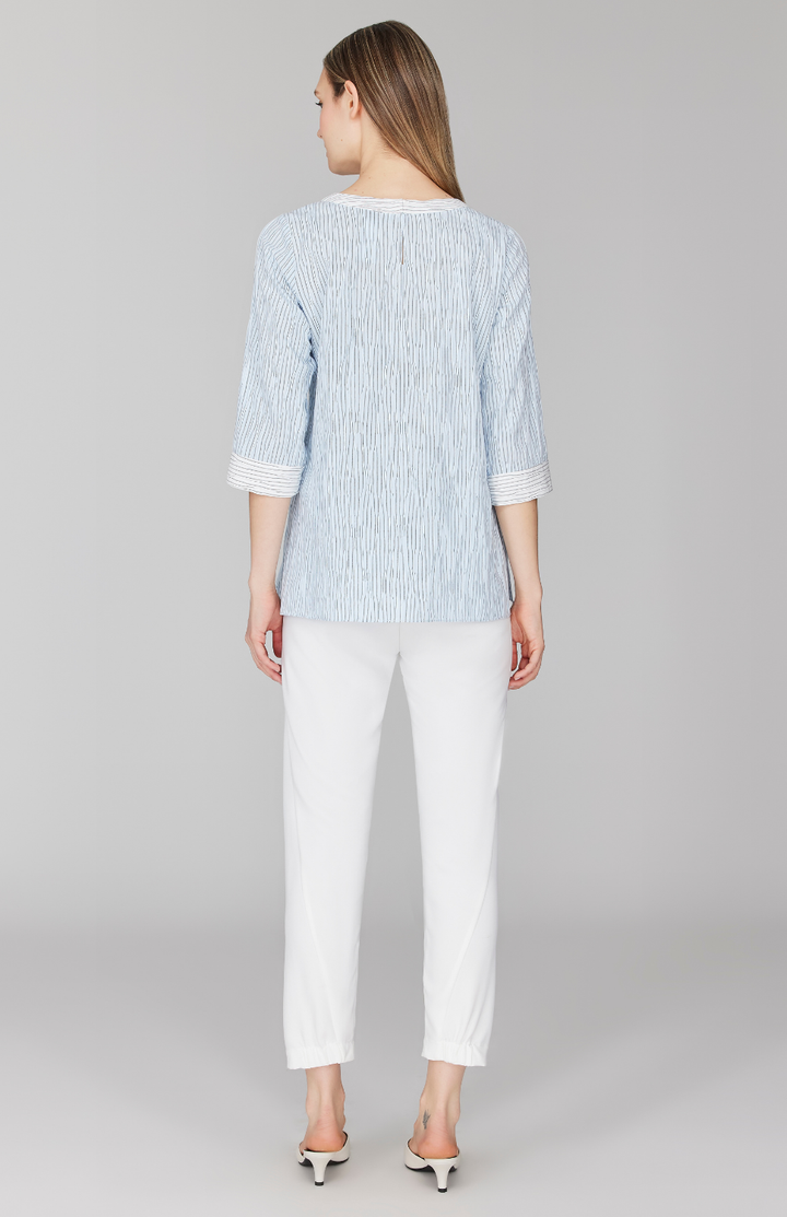 Morgan is 5' 11" and wearing Blue in size XS.