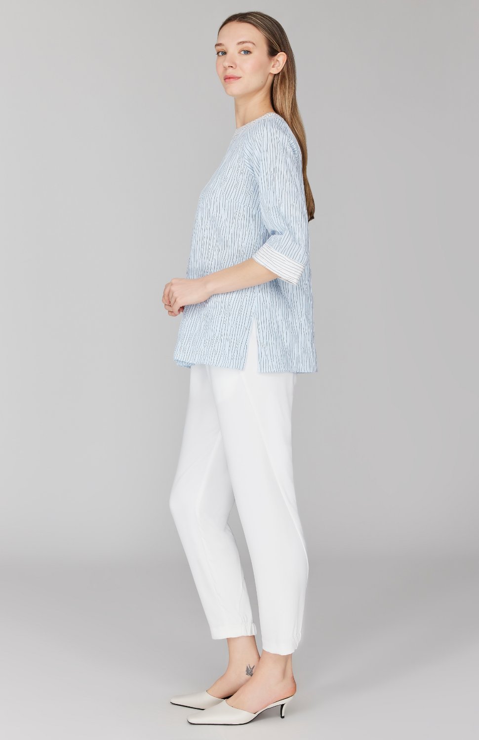 Morgan is 5' 11" and wearing Blue in size XS.