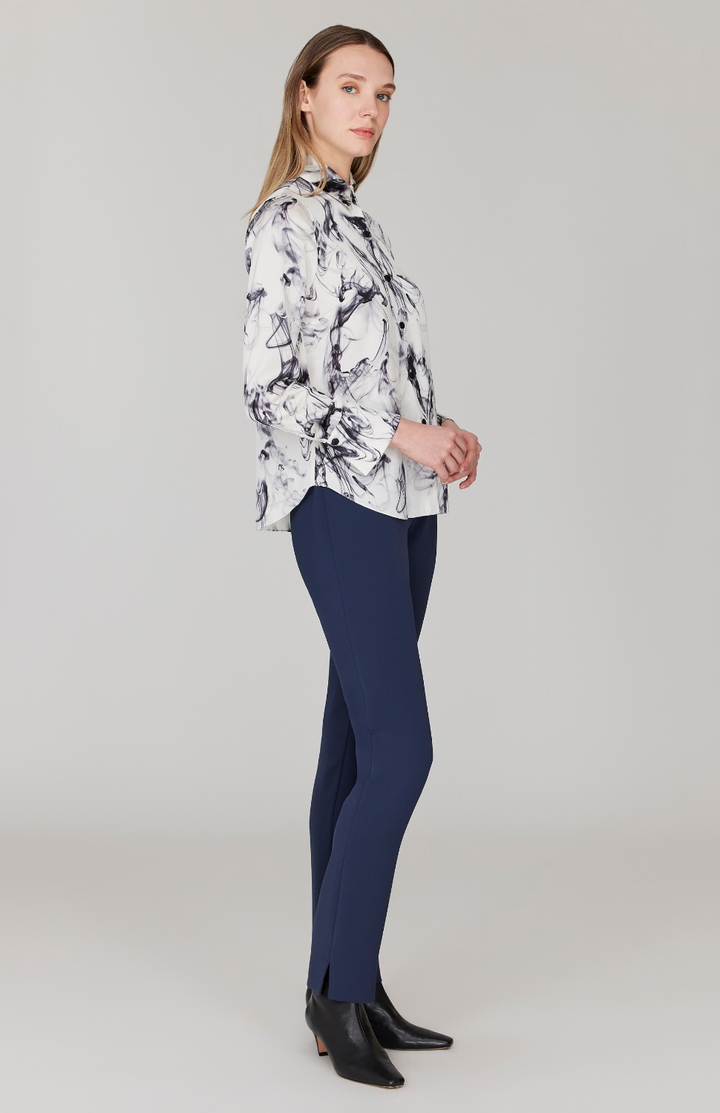 Morgan is 5' 11" and wearing Black and White in size XS.