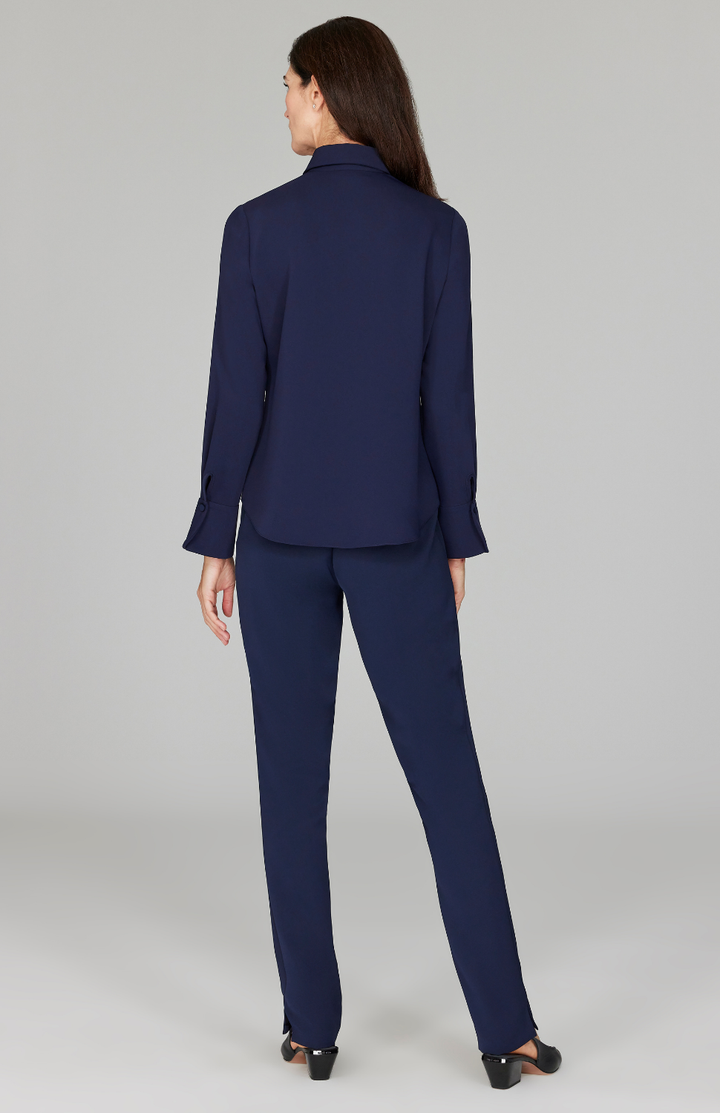 Ekaterina is 5'10" and wearing a size XS in Midnight.