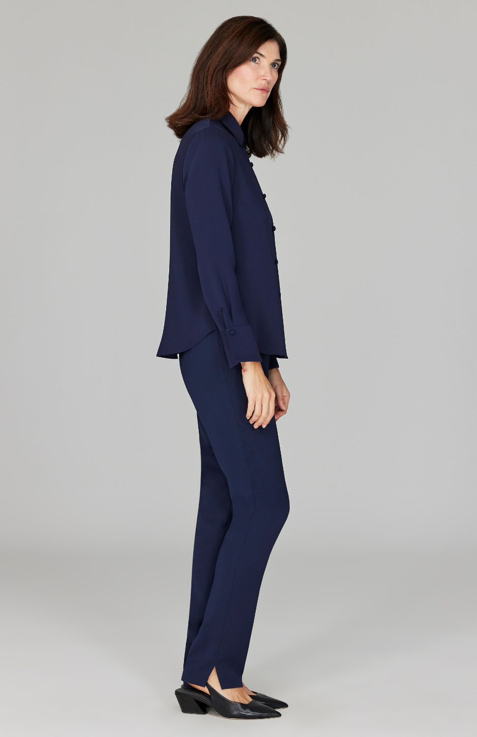 Ekaterina is 5'10" and wearing a size XS in Midnight.