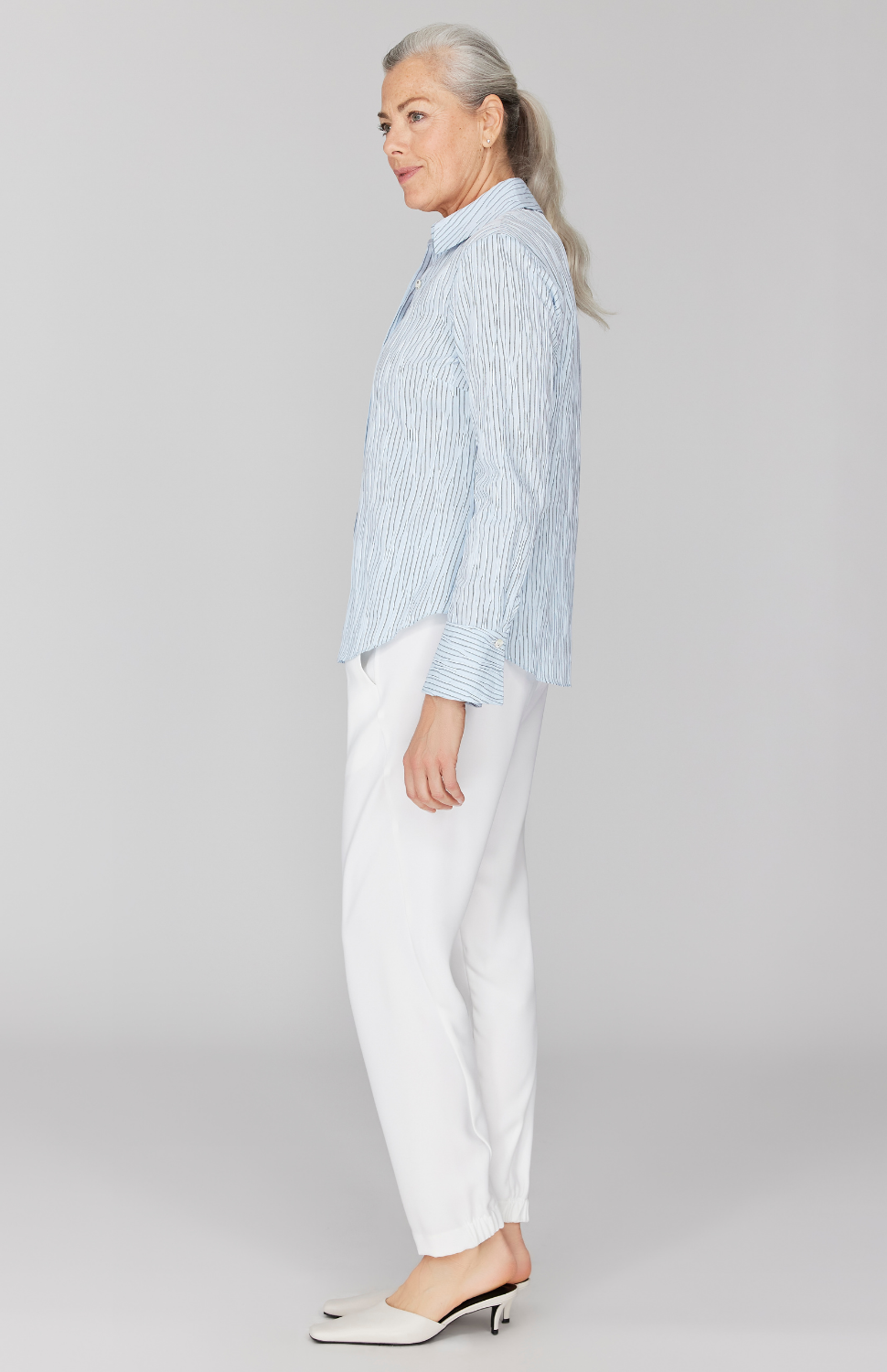 Fabienne is 5' 9" and wearing Blue in size XS.