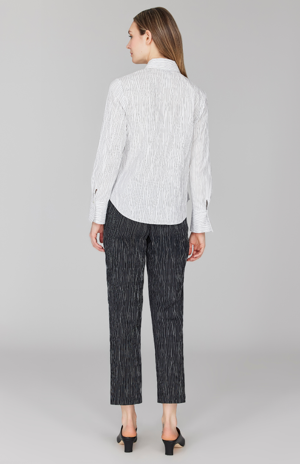 Morgan is 5' 11" and wearing Black in size XS.