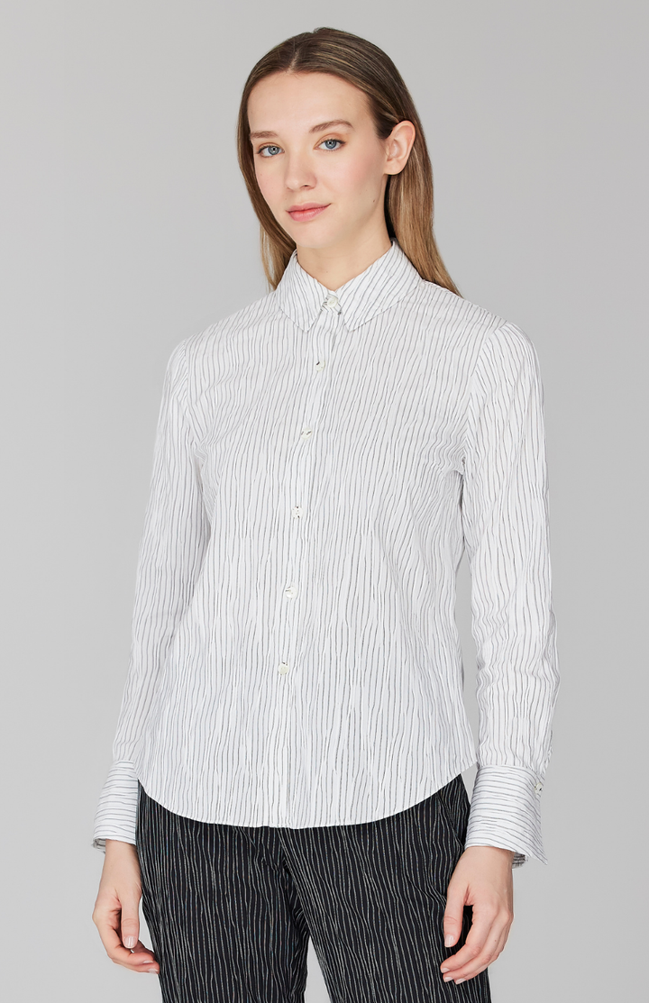 Morgan is 5' 11" and wearing White in size XS.