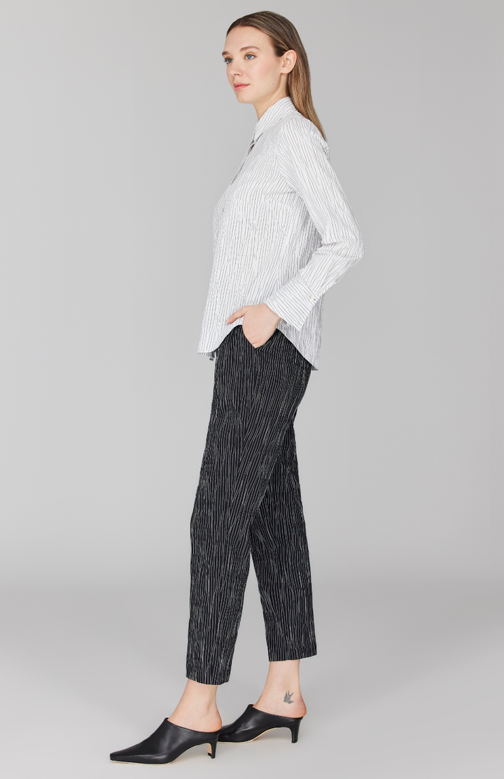 Morgan is 5' 11" and wearing Black in size XS.