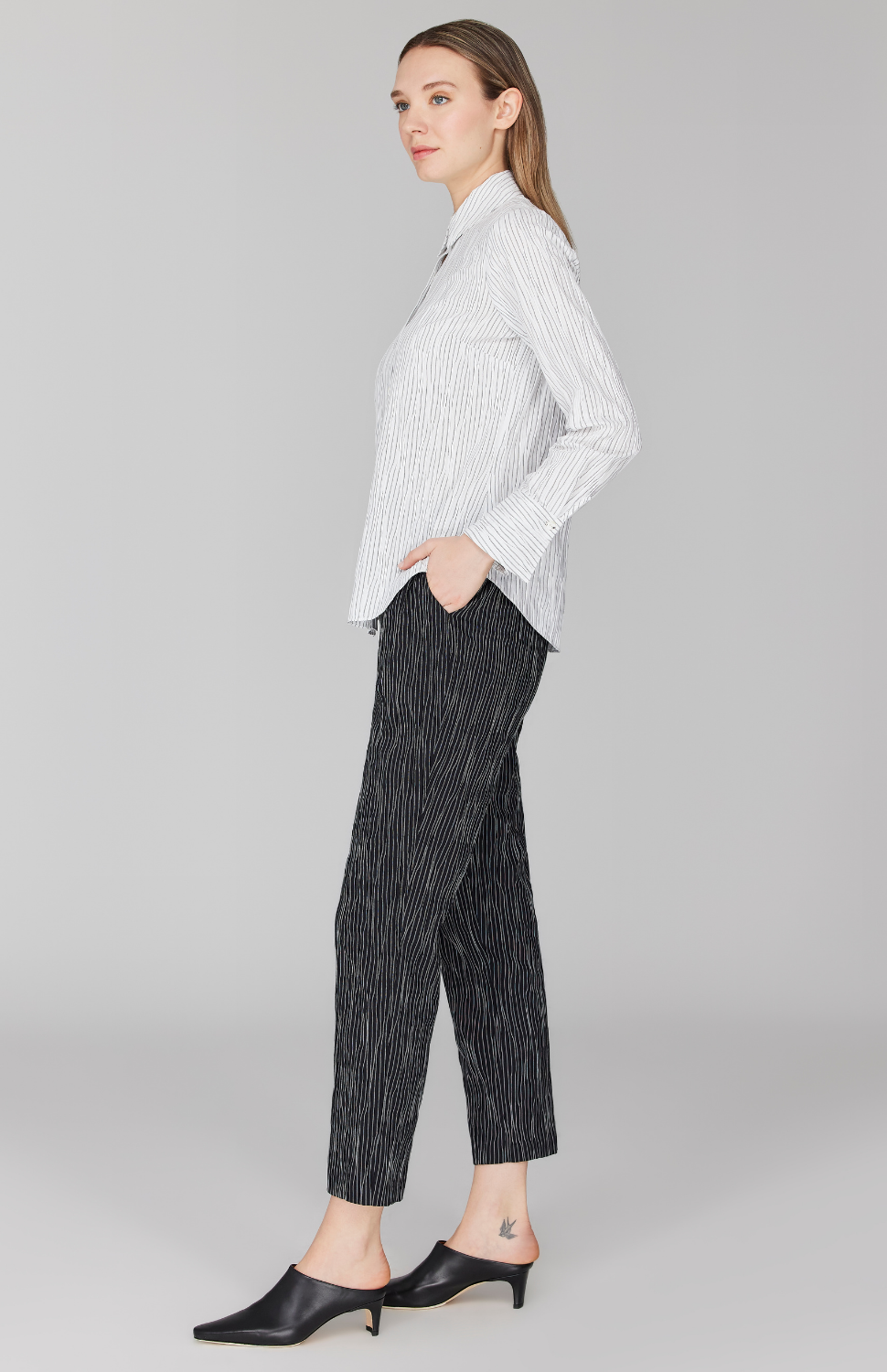 Morgan is 5' 11" and wearing White in size XS.