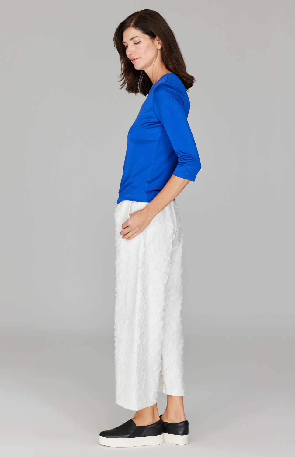 Ekaterina is 5'10" and wearing a size XS in Pearl.