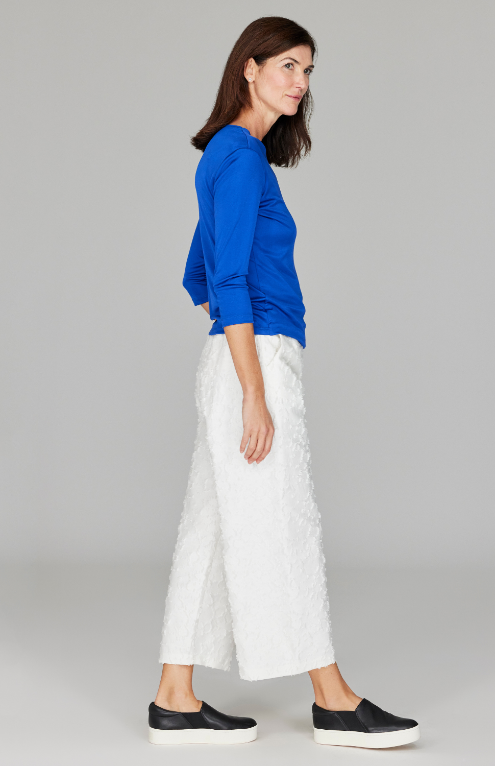 Ekaterina is 5'10" and wearing a size XS in Pearl.