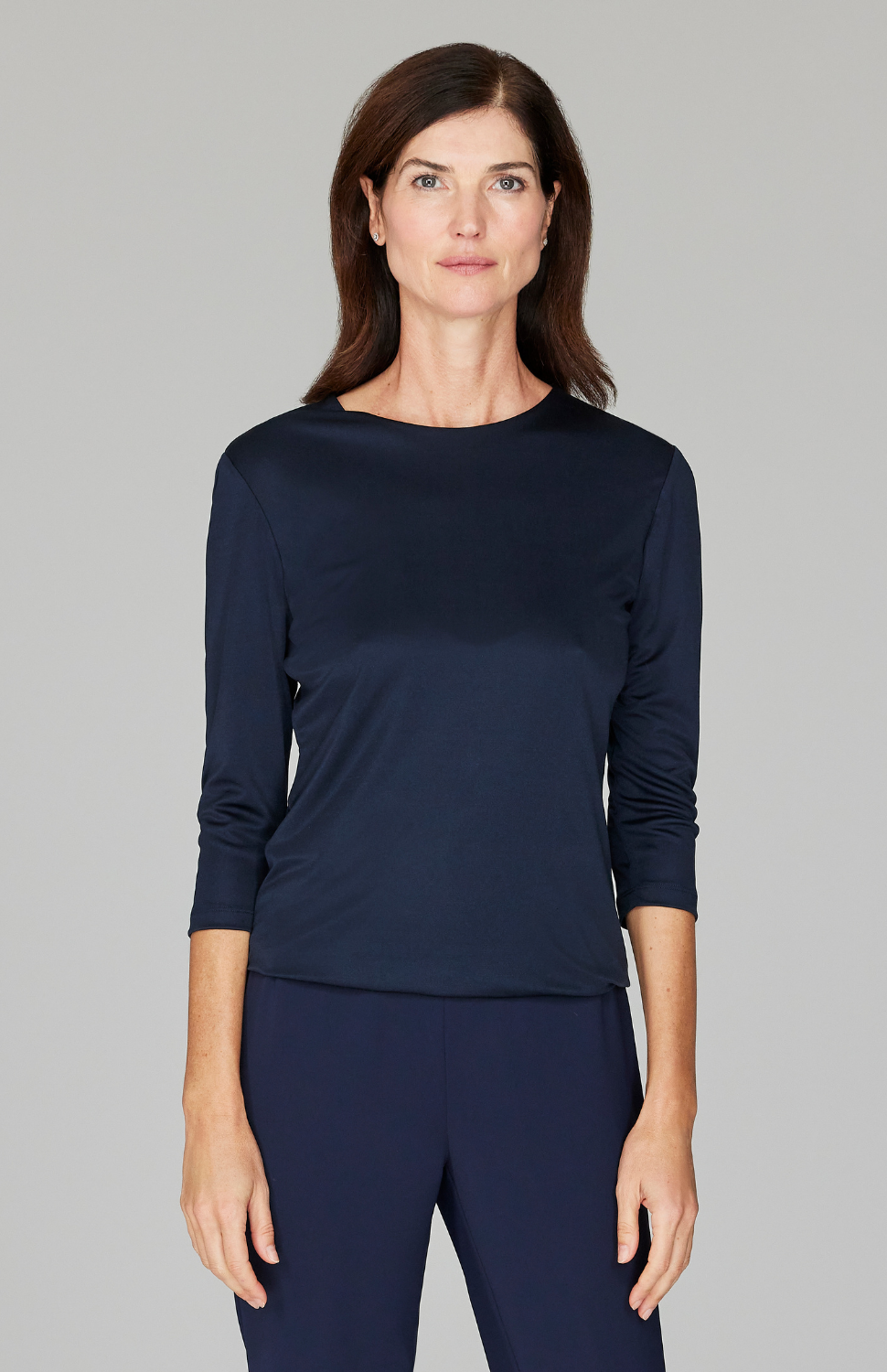 Ekaterina is 5'10" and wearing a size XS in Midnight.