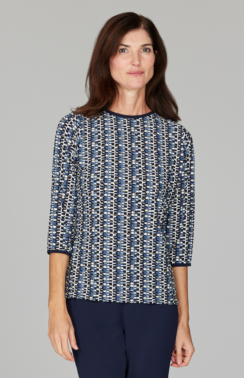 Ekaterina is 5'10" and wearing a size XS.