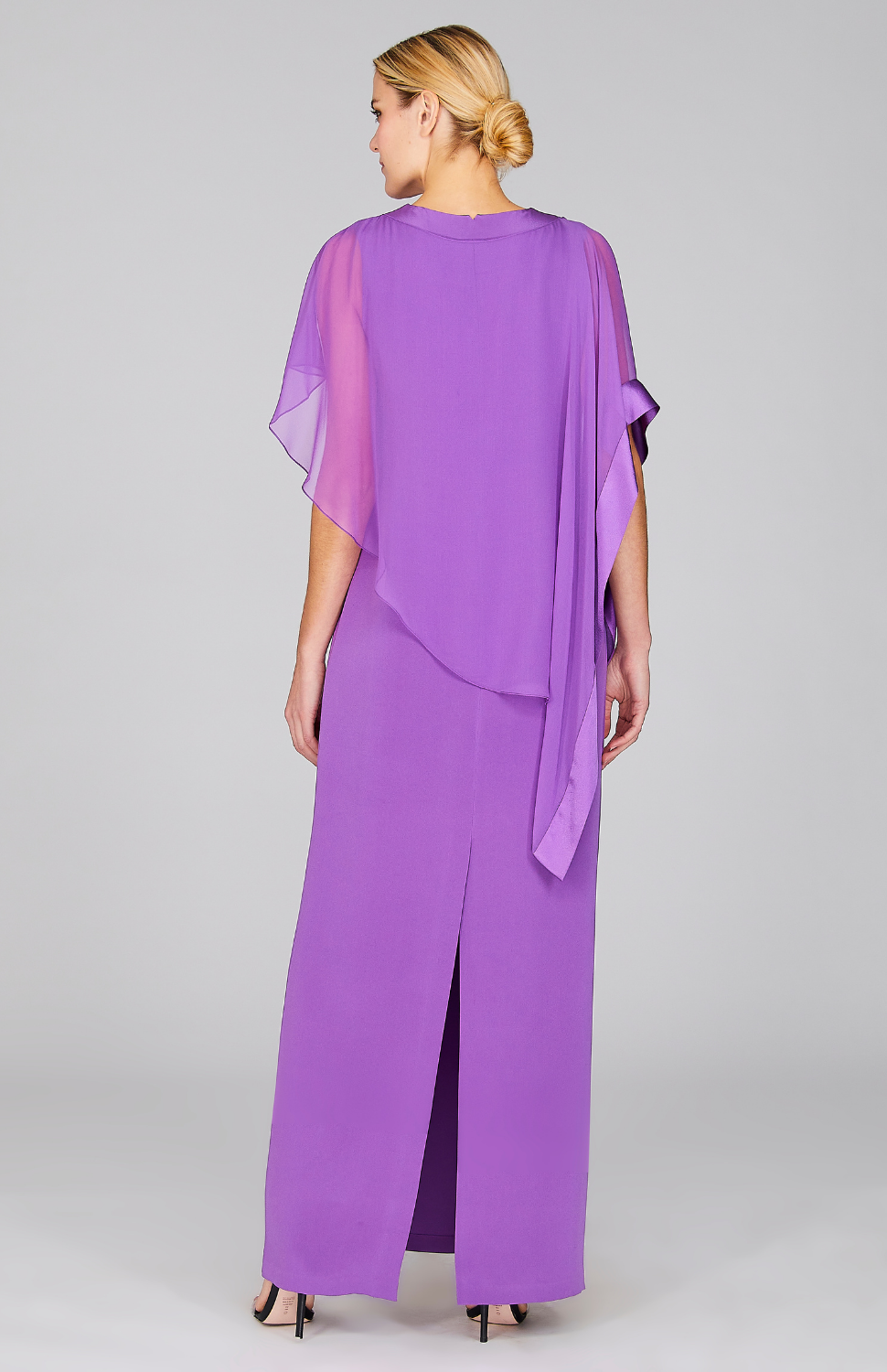 Gabby is 5'10" and wearing a size XS in Orchid.