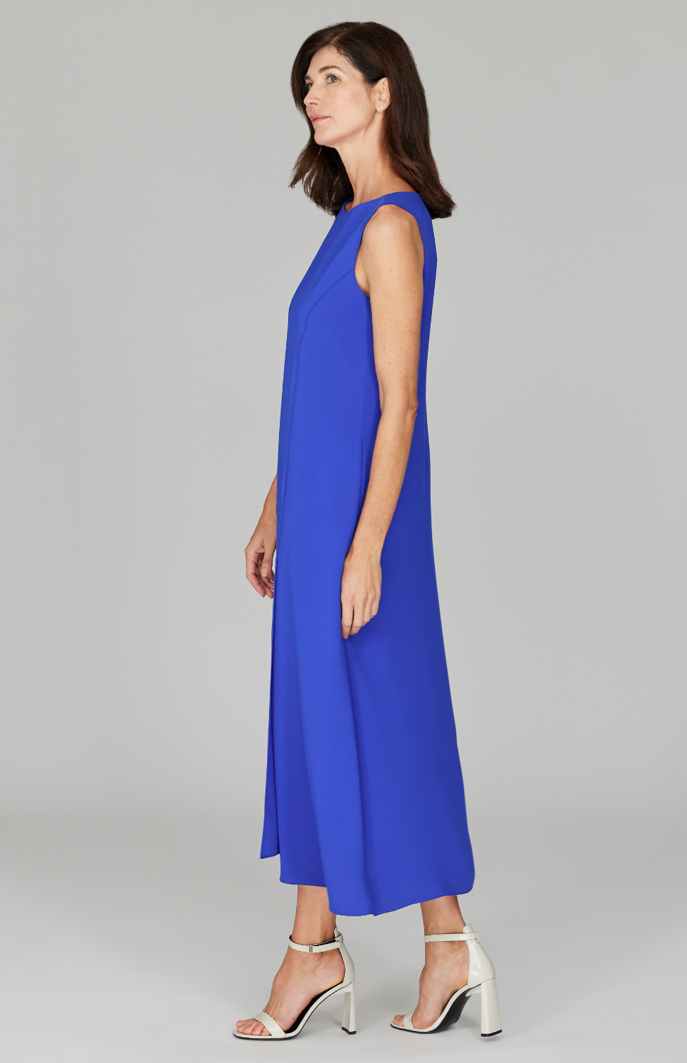 Ekaterina is 5'10" and is wearing a size XS in Cobalt.