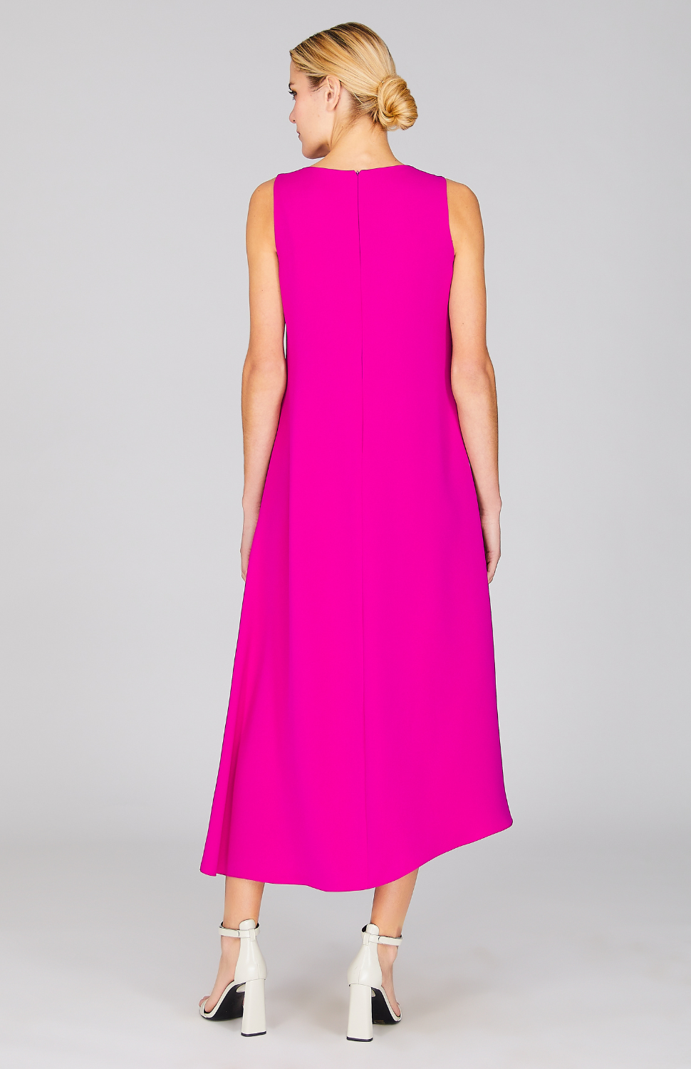 Gabby is 5'10" and wearing a size XS in Fuchsia.