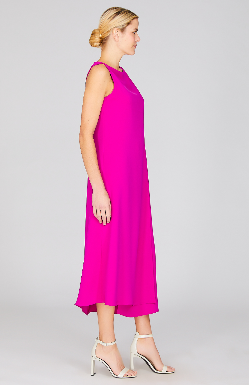 Gabby is 5'10" and wearing a size XS in Fuchsia.