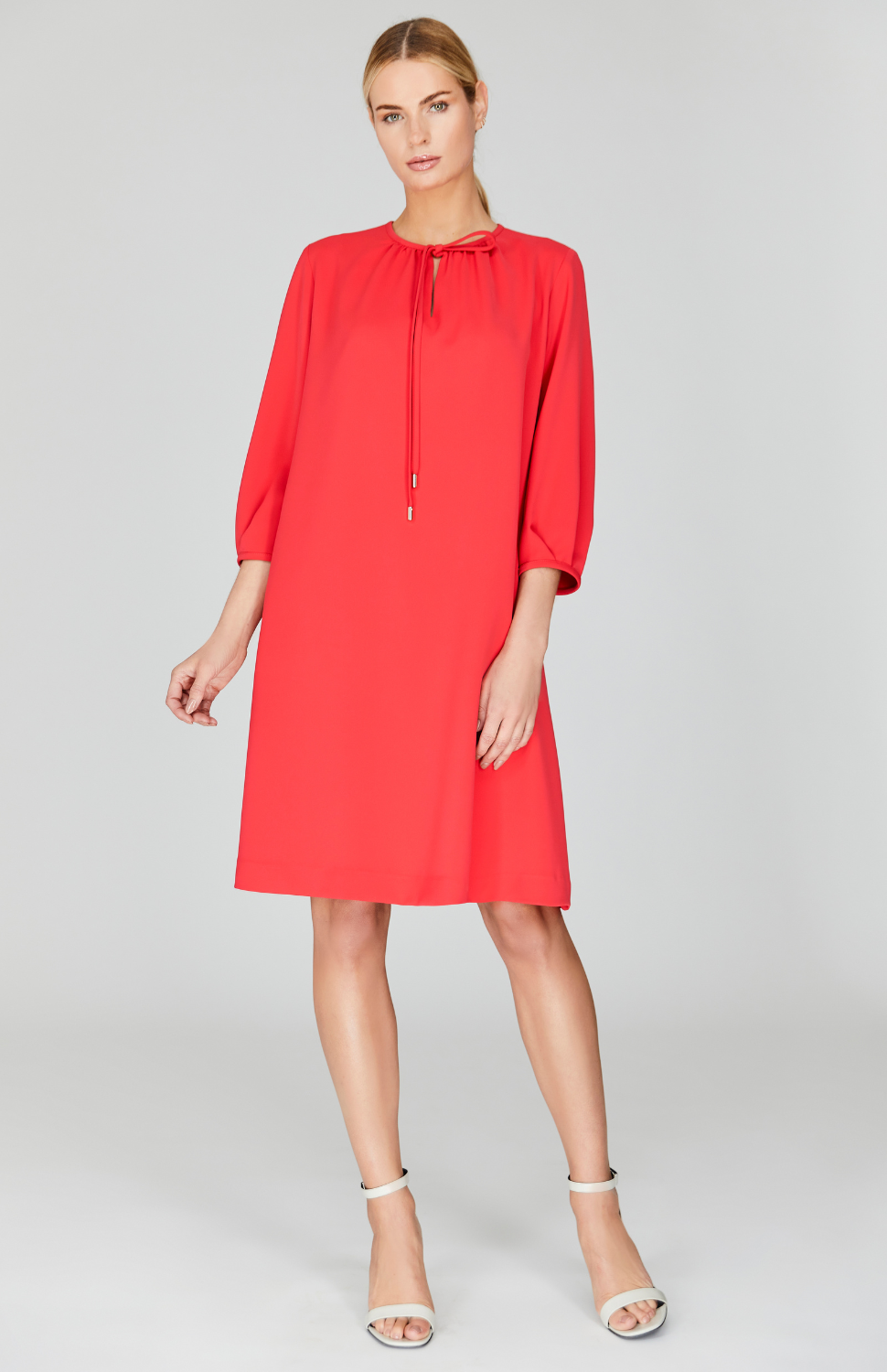 Severine is 5'10" and wearing a size XS in Ruby.