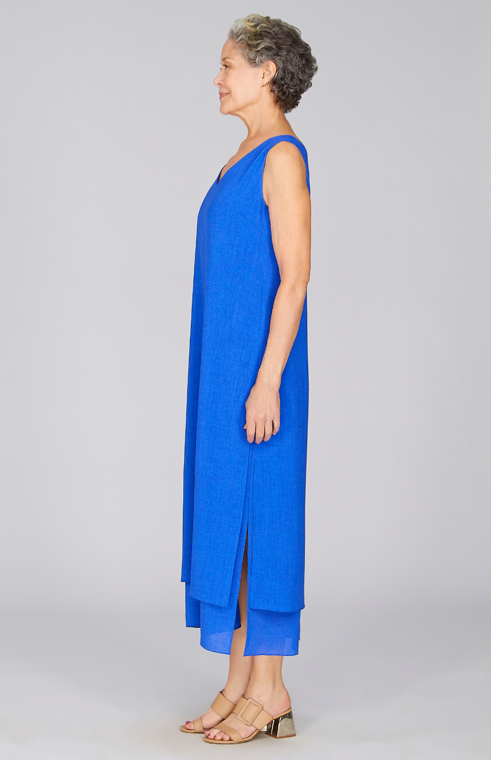 Nancy is 5'10" and wearing a size XS in Electric Blue.